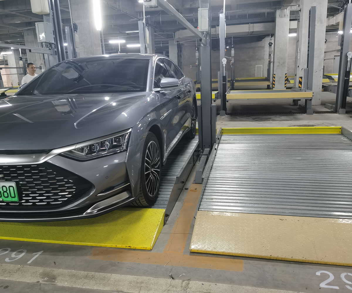 立體停車的物理照明方式：采光井